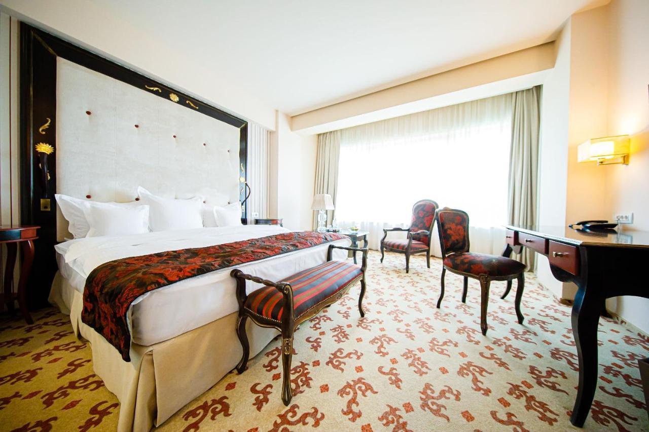 יאשי Pleiada Boutique Hotel & Spa מראה חיצוני תמונה A room at the hotel