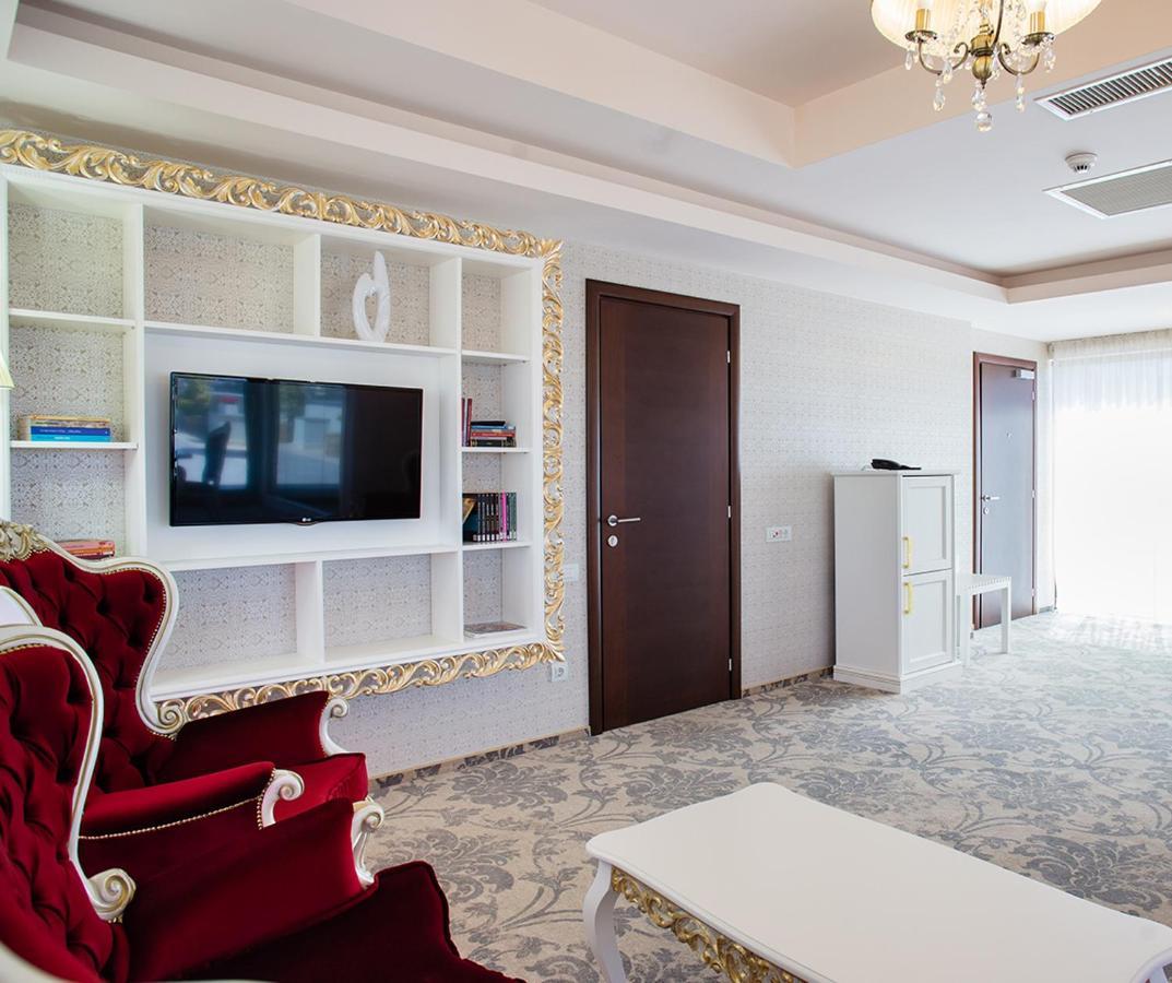 יאשי Pleiada Boutique Hotel & Spa מראה חיצוני תמונה A living room in a typical apartment